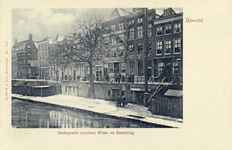 1784 Gezicht op de voorgevels van enkele huizen aan de Oudegracht Tolsteegzijde te Utrecht.